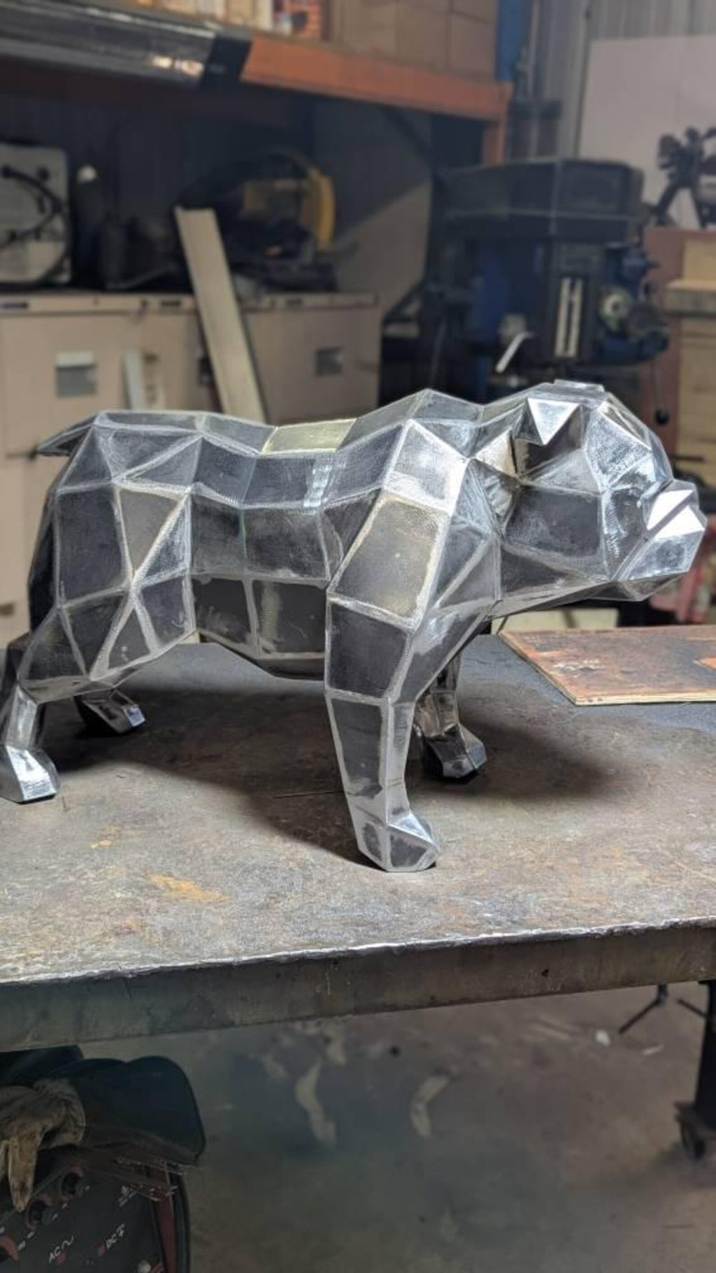 English bulldog! Weld it yourself with Digital plan for metal. Set of digital files include: .pdf – scheme, .dxf – CNC cutting.